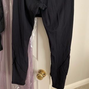 Lululemon black in movement leggings size 8
